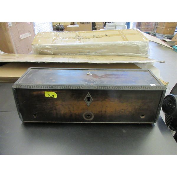 Vintage RCA Radiola-33 Metal Exterior Case