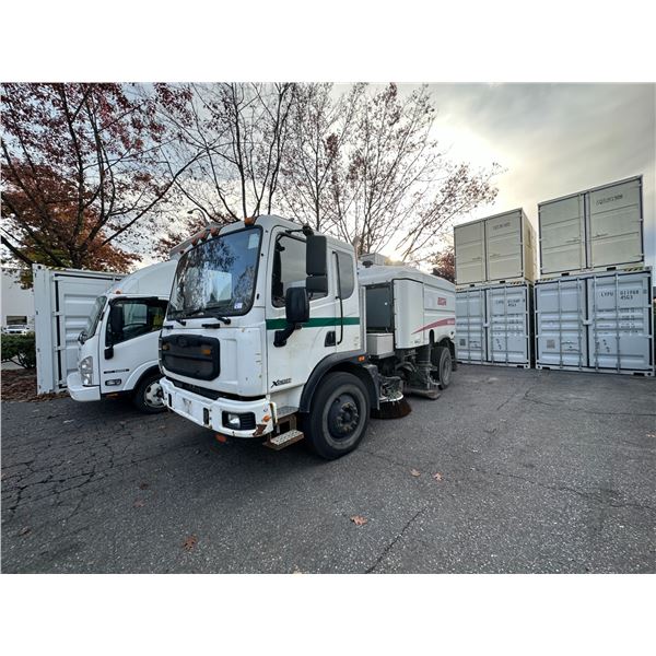 2013 AUTOCAR XPERT, SWEEPER, WHITE, 516M1D9B6CH215120,