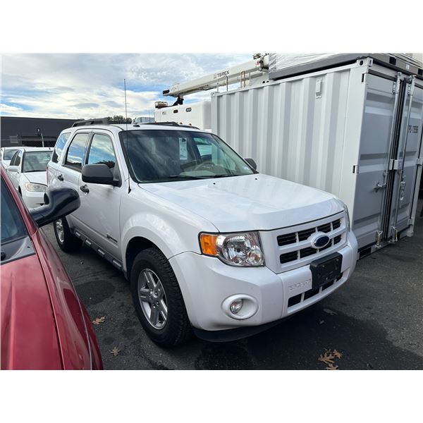 2009 FORD ESCAPE HYBRID, 4DR SUV, WHITE, VIN 1FMCU59369KB72087,