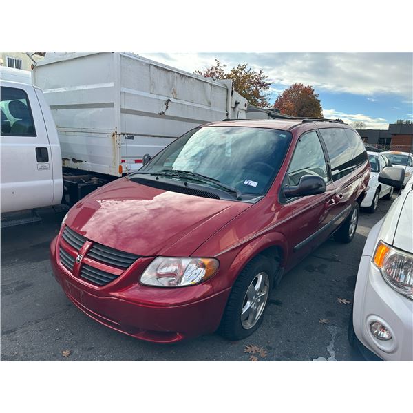 2005 DODGE GRAND CARAVAN, MOBILITY VAN, RED, VIN 1D4GP24R85B133232,