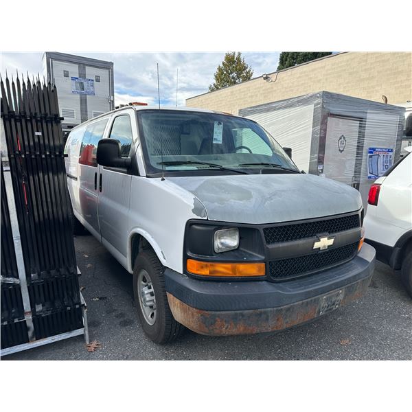 2007 CHEVROLET EXPRESS VAN, 3DR CARGO VAN, WHITE, VIN 1GCGG29VX71235188,