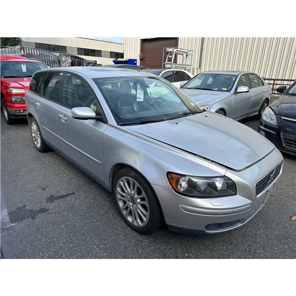 2005 VOLVO V50 T5, 4DR SUV, GREY, VIN YV1MW682152066331,