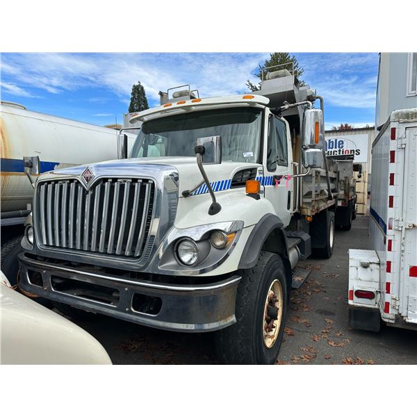 2008 INTERNATIONAL 7400 SBA WORKSTAR 4X2 DUMP TRUCK, WHITE, VIN 1HTWCAAR08J672038,