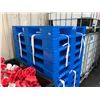 Image 2 : 5 BLUE HEAVY DUTY PLASTIC PALLETS