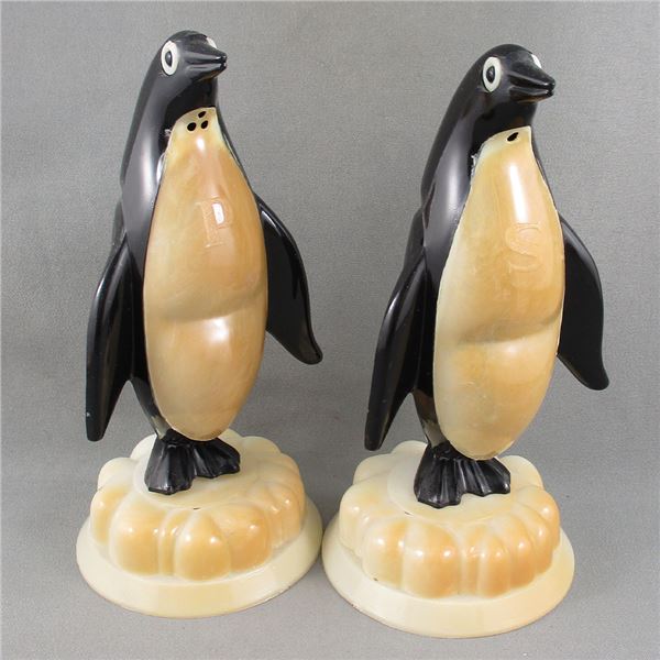 Vintage Plastic Penguin Salt And Pepper Shakers