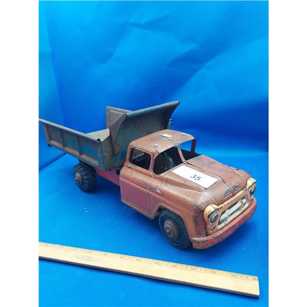 VINTAGE LUMAR PRESSED STEEL DUMPTRUCK