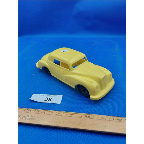 VINTAGE RELIABLE PLASTIC TOY CAR