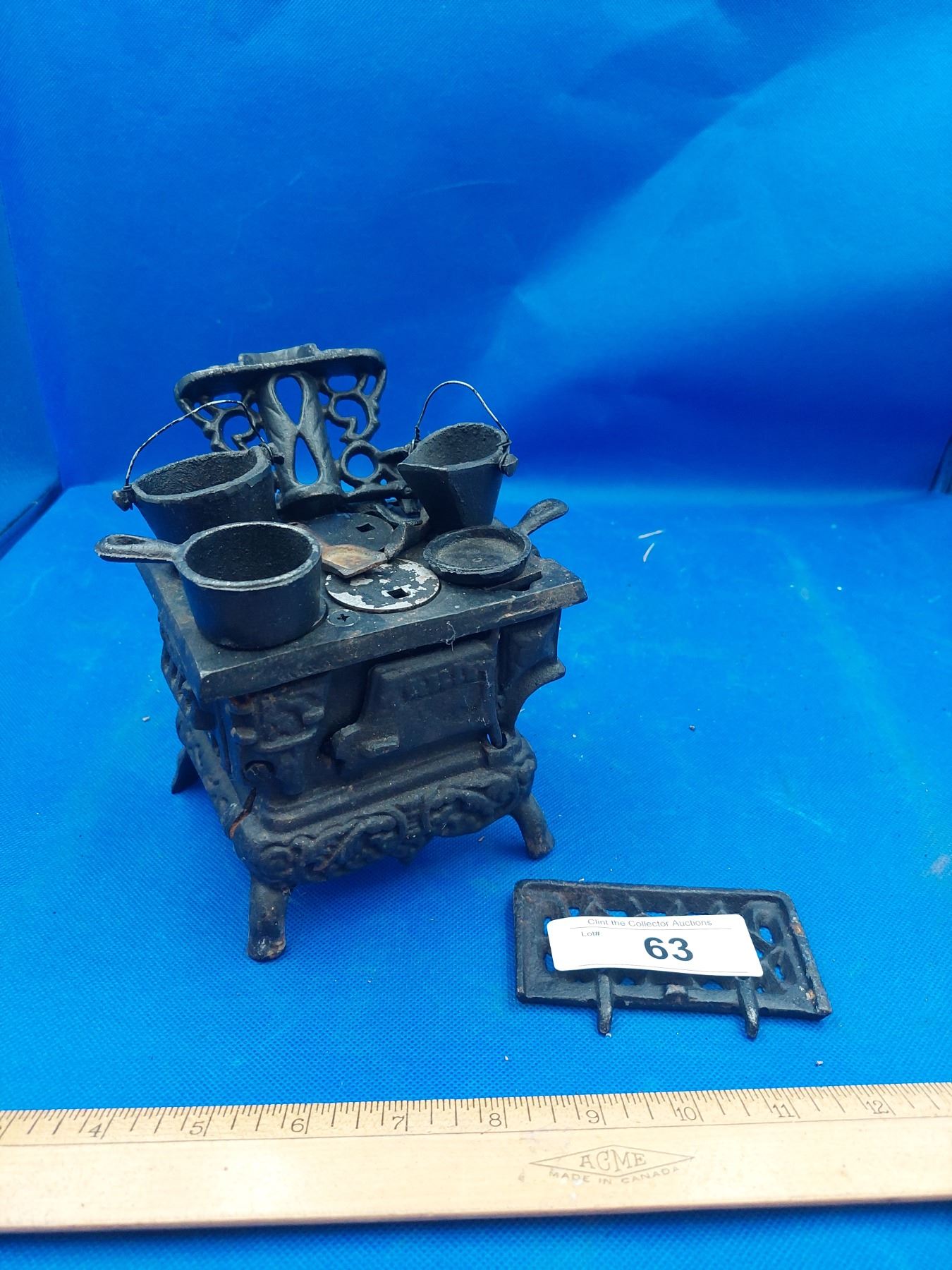 MINIATURE CAST IRON STOVE W/ACCESSORIES