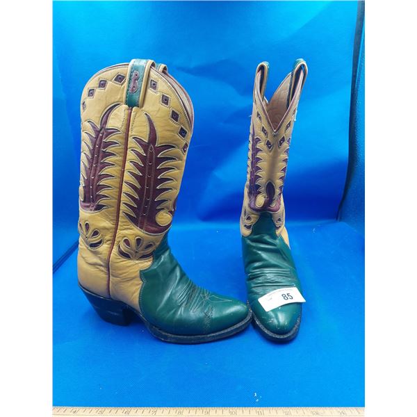 PAIR VINTAGE LADIES COWBOY BOOTS SIZE 7?