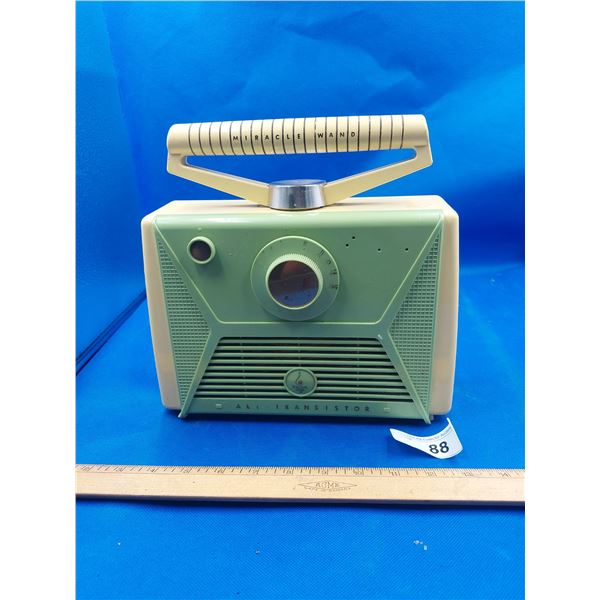 VINTAGE MIRACLE WAND EMERSON ALL TRANSISTOR RADIO