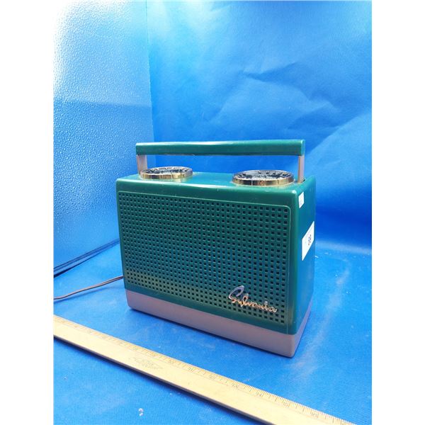 VINTAGE SYLVANIA RADIO
