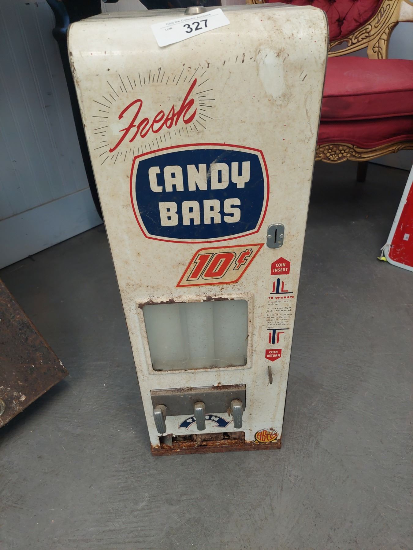 VINTAGE 10 CENT CANDY BAR VENDING MACHINE