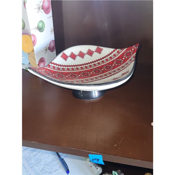 UNIQUE HARD TO FIND UKRAINIAN CANDY DISH POTTERY PIECE