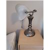 Image 2 : BEAUTIFUL BEDSIDE TABLE LAMP GREAT CONDITION!