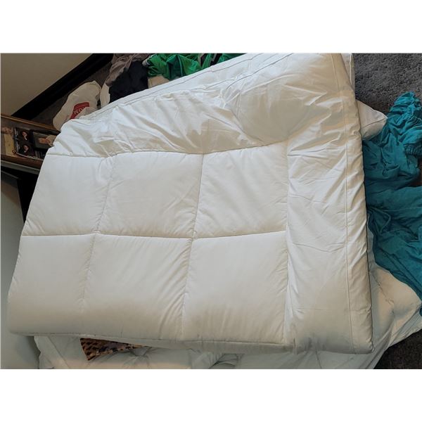 LOT OF 2 DUVET MATTRESS TOPPERS