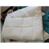 Image 1 : LOT OF 2 DUVET MATTRESS TOPPERS