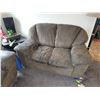 Image 2 : COUCH AND LOVE SEAT SET