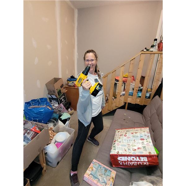 DEWALT 18V DRILL WITH BATTERY AND CHARGER