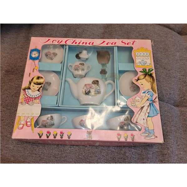 IN BOX CHILDS TOY TEA SET