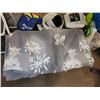 Image 3 : LOT OF KING SIZE PILLOW CASES PLUS QUEEN THROW CUSHION COVER