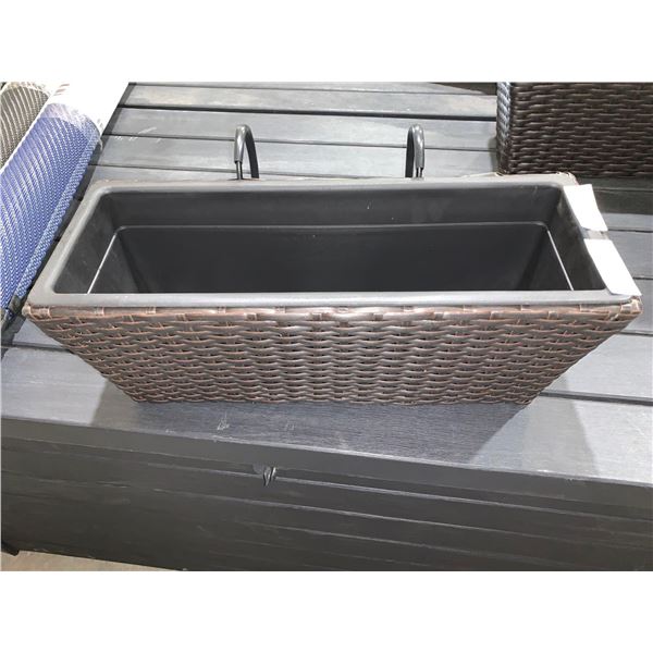 Brown 20-in Wicker Balcony Planter