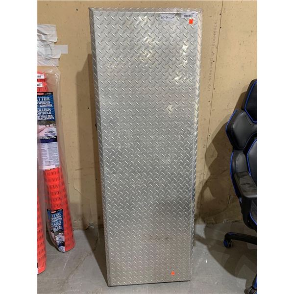Diamond Plate Aluminum Full Size Crossbed Truck Tool Box - 62x21x12"