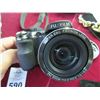 Image 2 : Fuji Film Finepixs Digital Camera w/Case