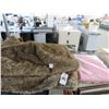 Image 1 : Fur Blanket and Pink Table Cloth