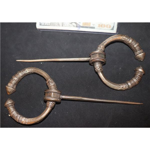 HAMLET 1990 FIBULA PINS AND JEWELRY COMBINED METAL