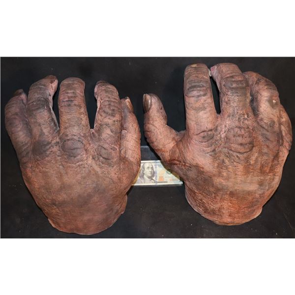 HANSEL & GRETEL WITCH HUNTERS EDWARD THE TROLL SCREEN MATCHED STATIC HANDS
