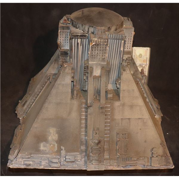 HIGHLANDER 2 PYRAMID MINIATURE SCREEN USED
