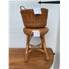 Image 2 : Wicker stool and basket