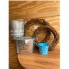 Image 1 : Assortment of garden décor: 3 metal containers & 2 Grapevine wreaths