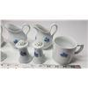 Image 3 : Blue "Cornflower" pattern, China dishware's - Came as a bonus in soap/oatmeal boxes - Creamers, cups