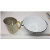 Image 2 : Vintage colander and flour sifter