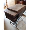 Image 5 : Antique Singer sewing machine with 4 drawers