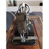 Image 8 : Antique Singer sewing machine with 4 drawers