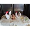 Image 1 : 2 decorative chickens & Squirrel shaker holder (Ceramic) + Infant sized blanket