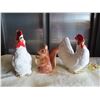 Image 3 : 2 decorative chickens & Squirrel shaker holder (Ceramic) + Infant sized blanket