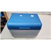 Image 1 : Small "Rubbermaid" cooler, white and blue - 11 1/2"H