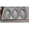 Image 3 : Metal mini Santa cake pan