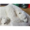 Image 2 : Fantastic Ducks Unlimited Polar Bear Figurine #109/800