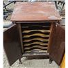 Image 3 : Vintage wooden record cabinet - 2 doors - 20"W x 20 1/8"D x 28"H
