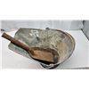 Image 2 : Coal pail and shovel
