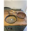 Image 1 : 2- 8" cast iron frying pan