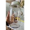 Image 3 : 4 large mason jars - made in Canada