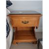 Image 1 : Roxton Maple Night Stand Cat C