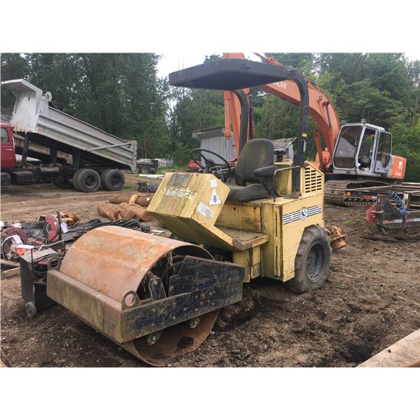 1995 STONE RHINO 48  VIBRATING ROLLER COMPACTOR, YELLOW, VIN 3953371