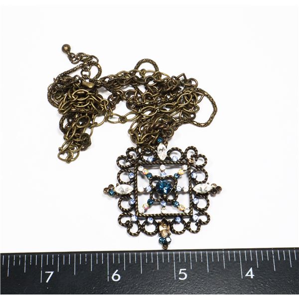 ANTIQUE STYLE RHINESTONE PENDANT AND CHAIN