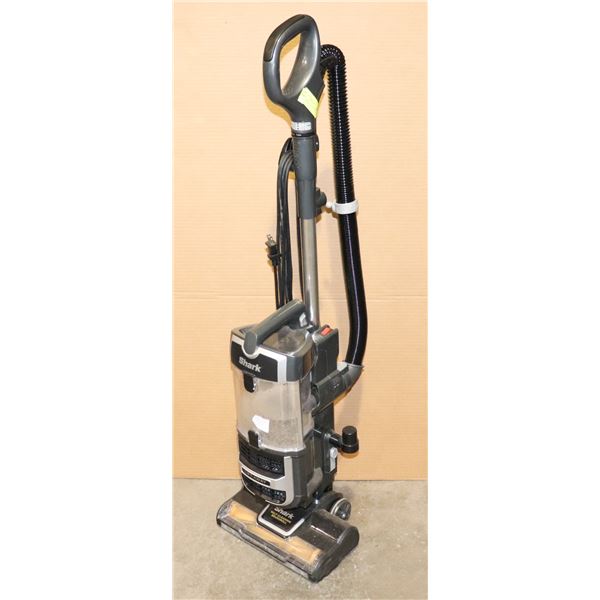 STORE RETURN: SHARK NAVIGATOR LIFT AWAY VACUUM